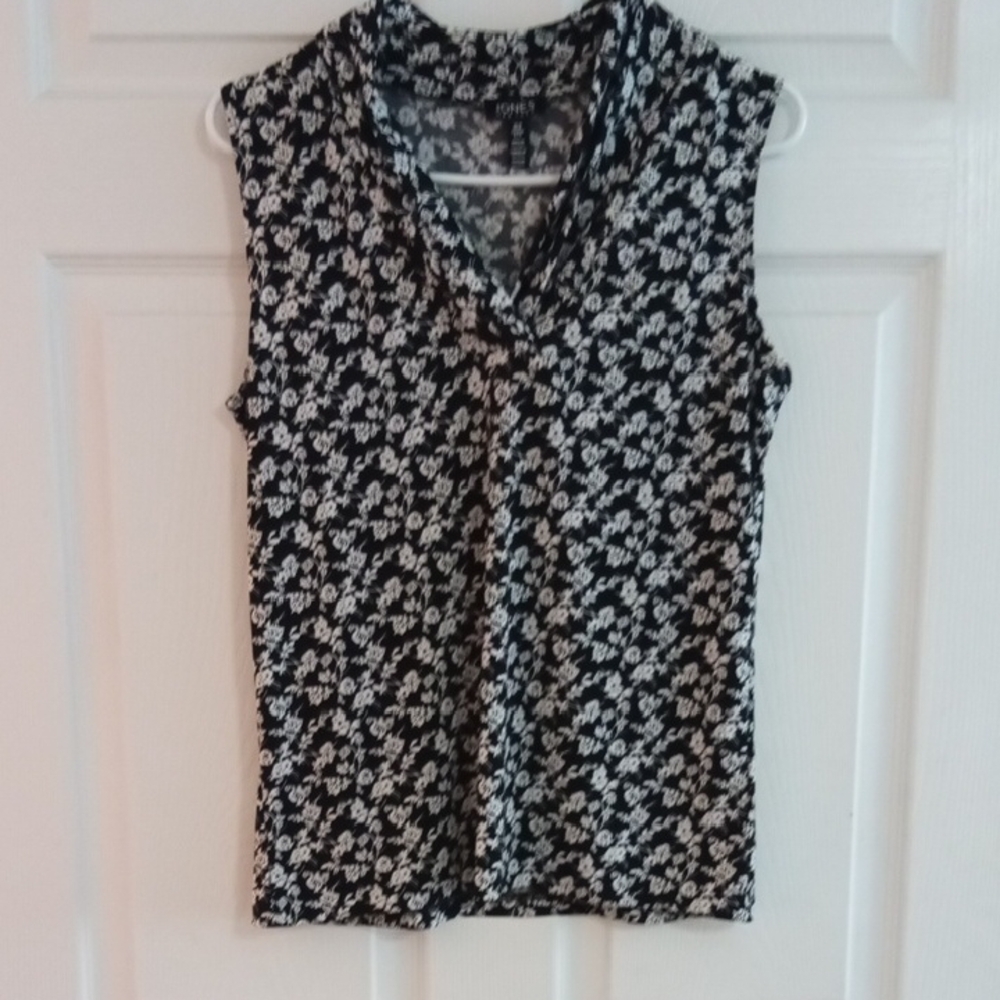 BUY 2 GET 1 FREE 🔥 Jones New York Black and White Fitted Sleeveless Blouse